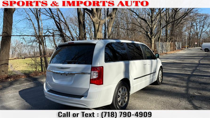 2016 Chrysler Town & Country 4dr Wgn Touring photo