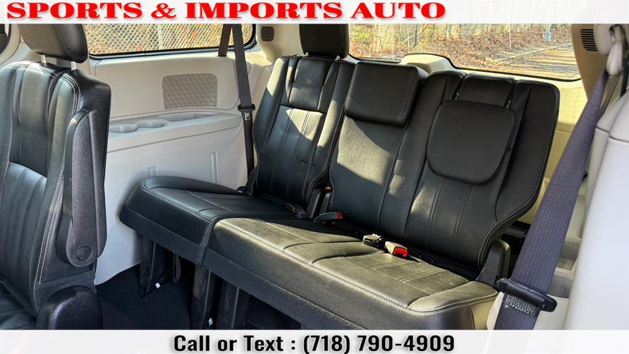 2016 Chrysler Town & Country 4dr Wgn Touring photo