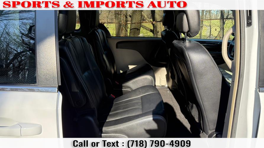 2016 Chrysler Town & Country 4dr Wgn Touring photo