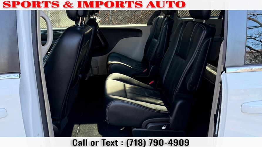 2016 Chrysler Town & Country 4dr Wgn Touring photo