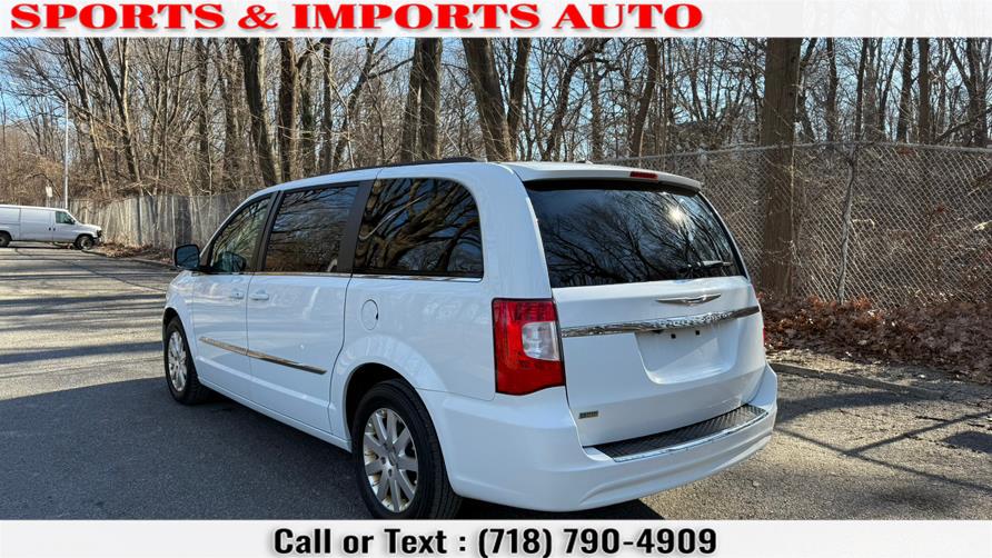 2016 Chrysler Town & Country 4dr Wgn Touring photo