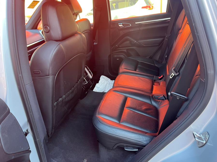 2013 Porsche Cayenne photo