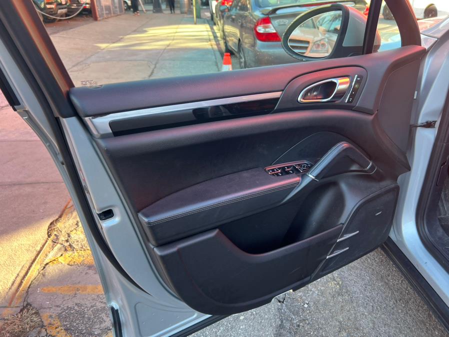 2013 Porsche Cayenne photo