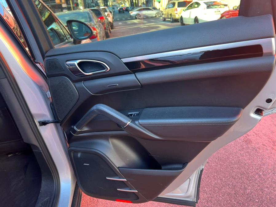 2013 Porsche Cayenne photo