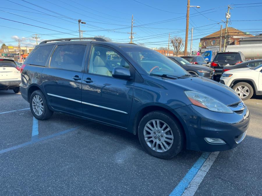 2009 Toyota Sienna XLE photo