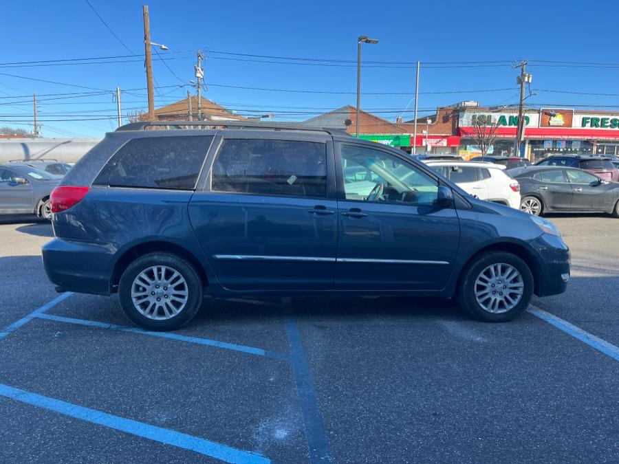 2009 Toyota Sienna XLE photo
