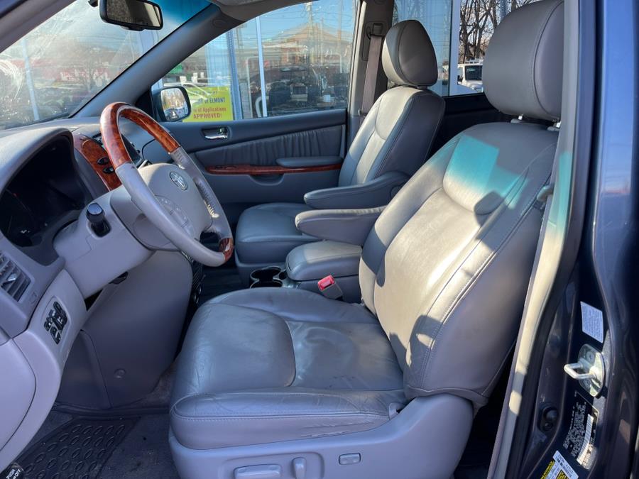 2009 Toyota Sienna XLE photo