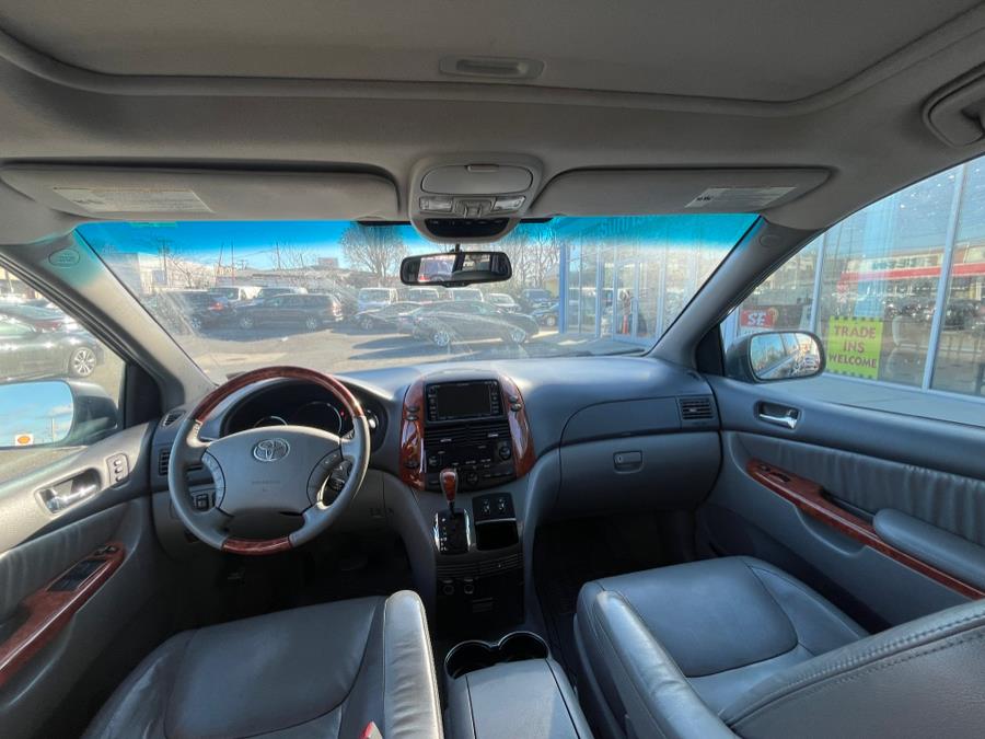 2009 Toyota Sienna XLE photo