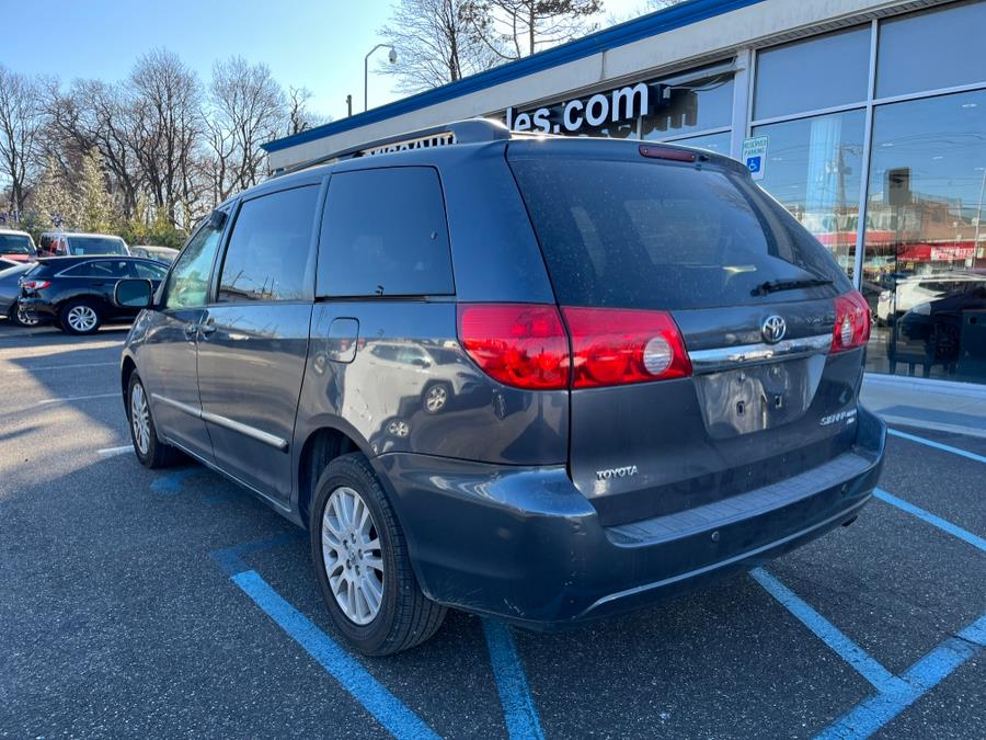 2009 Toyota Sienna XLE photo