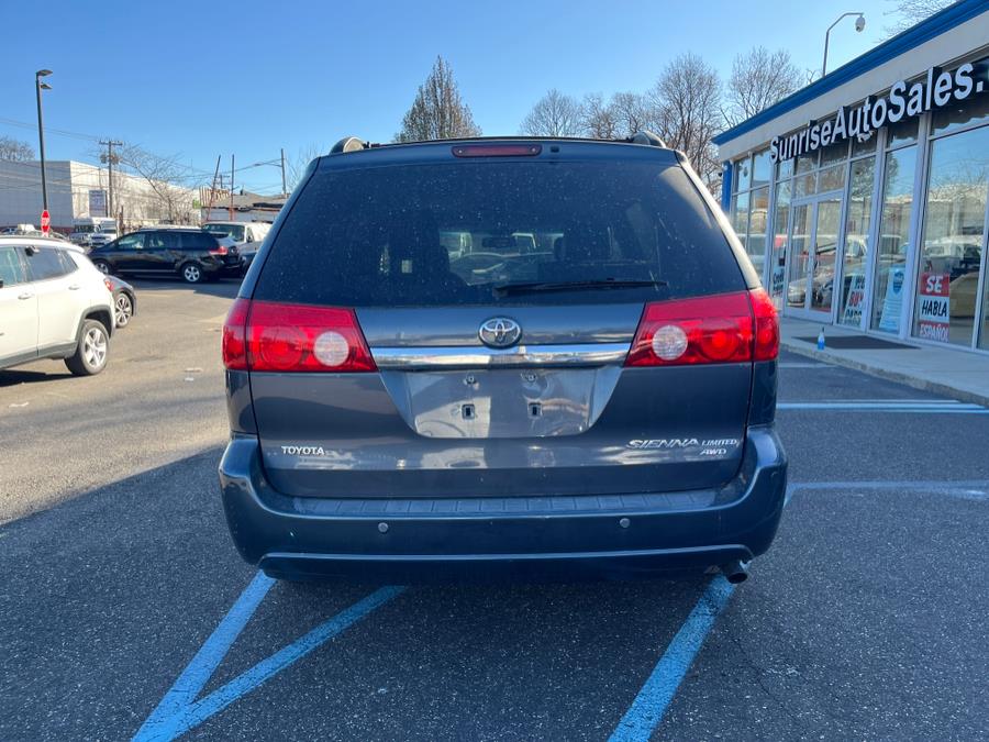 2009 Toyota Sienna XLE photo