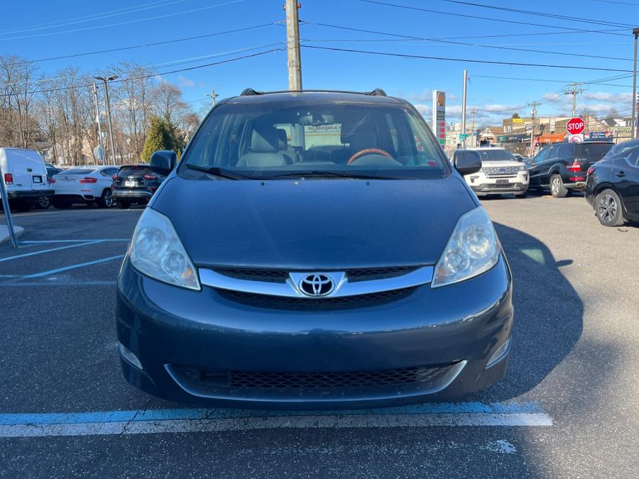 2009 Toyota Sienna XLE photo