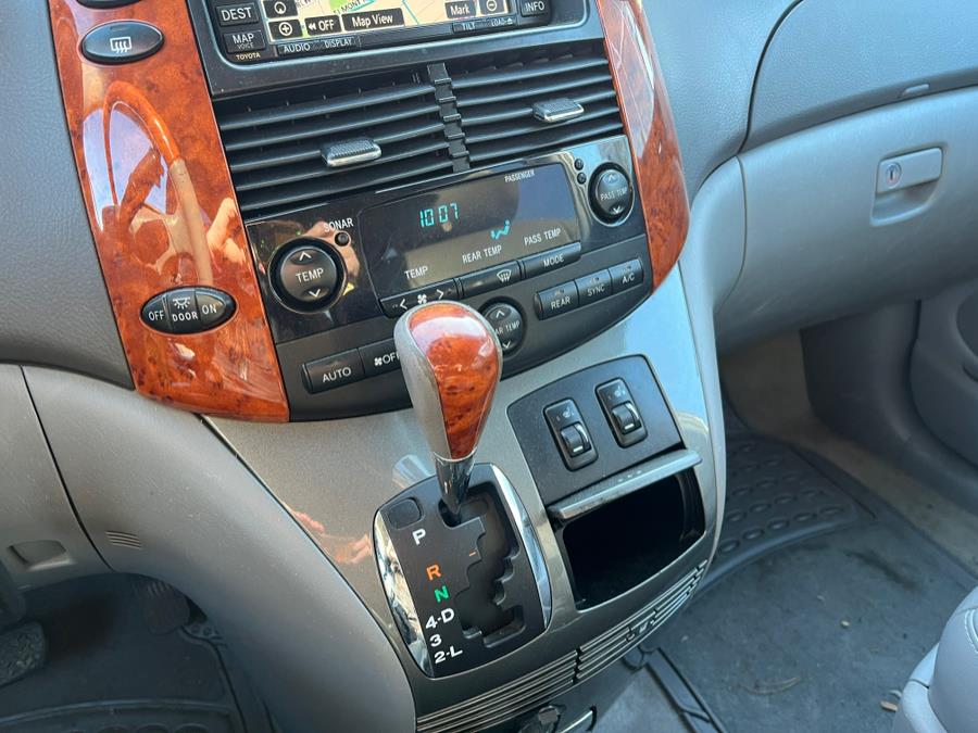 2009 Toyota Sienna XLE photo