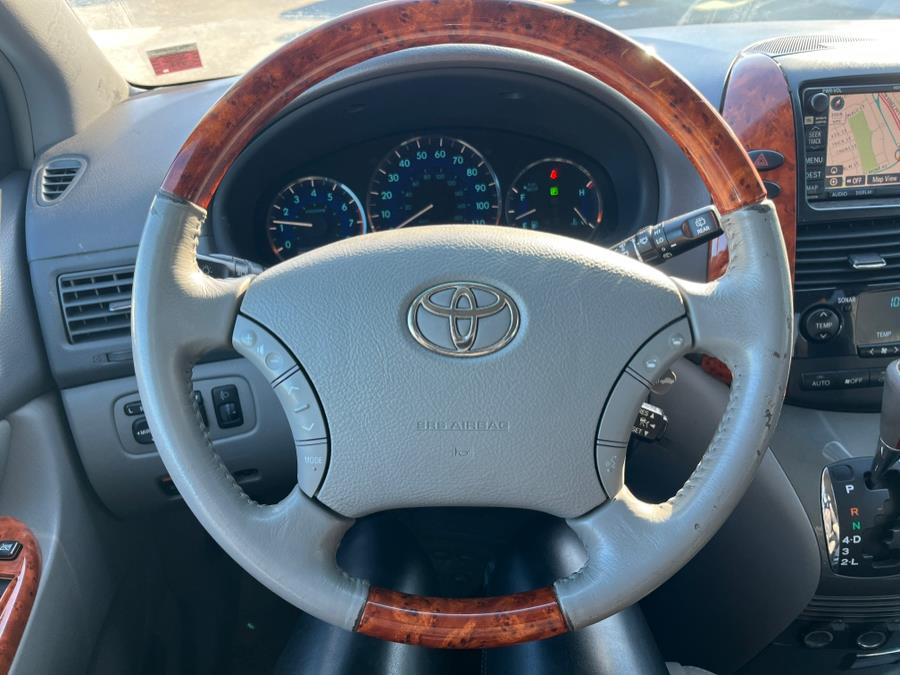 2009 Toyota Sienna XLE photo