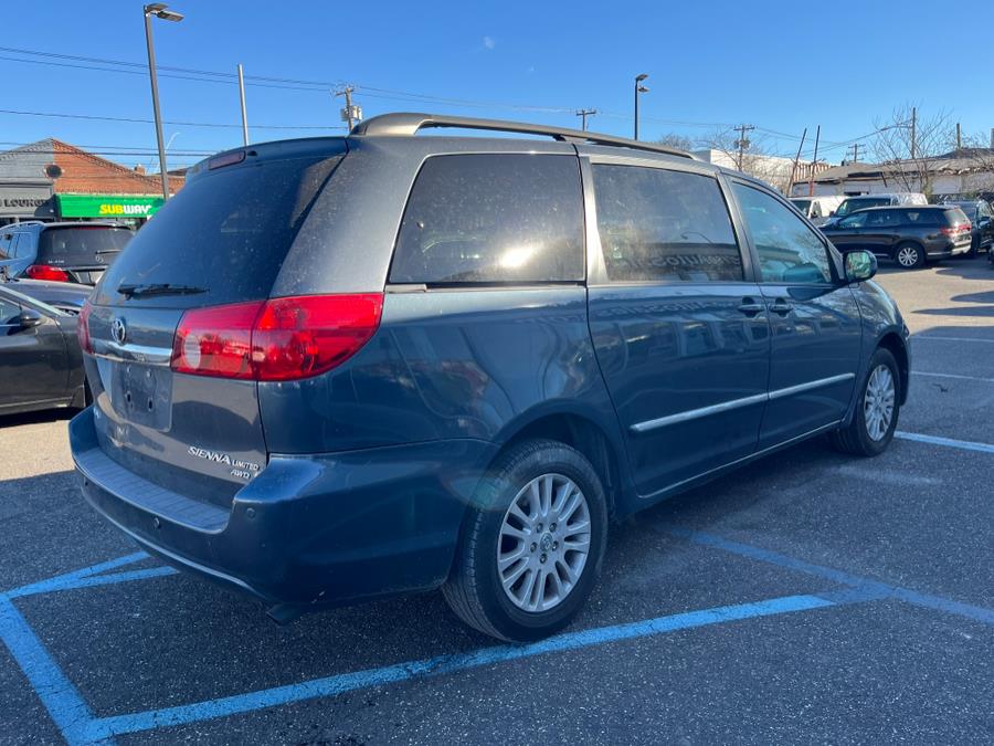 2009 Toyota Sienna XLE photo