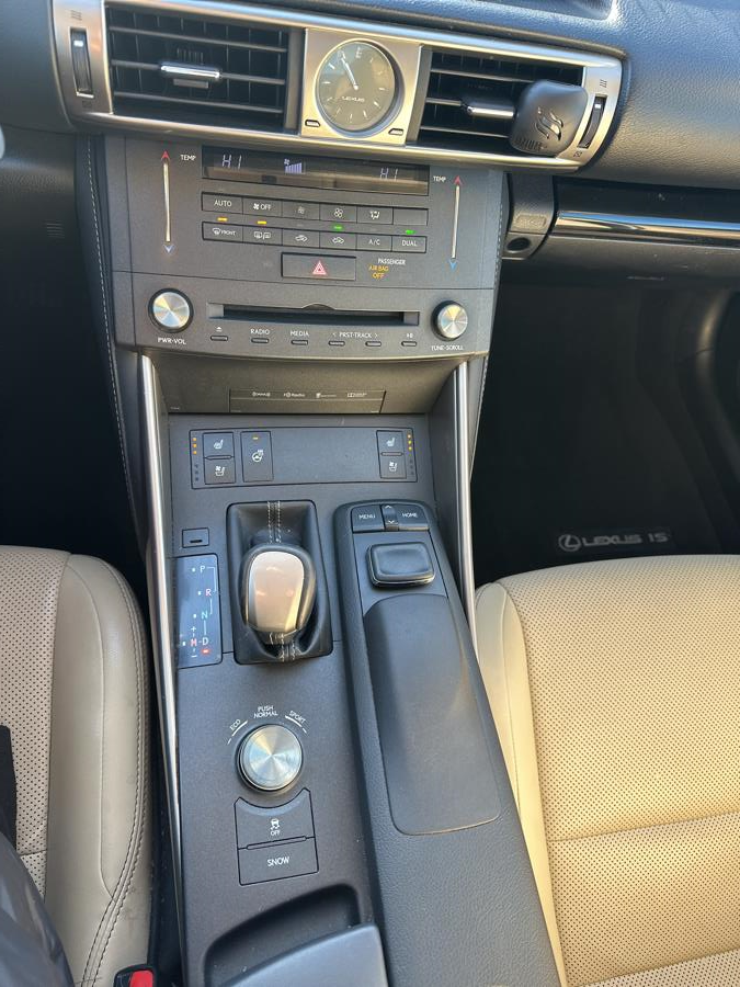 2015 Lexus IS 250 photo