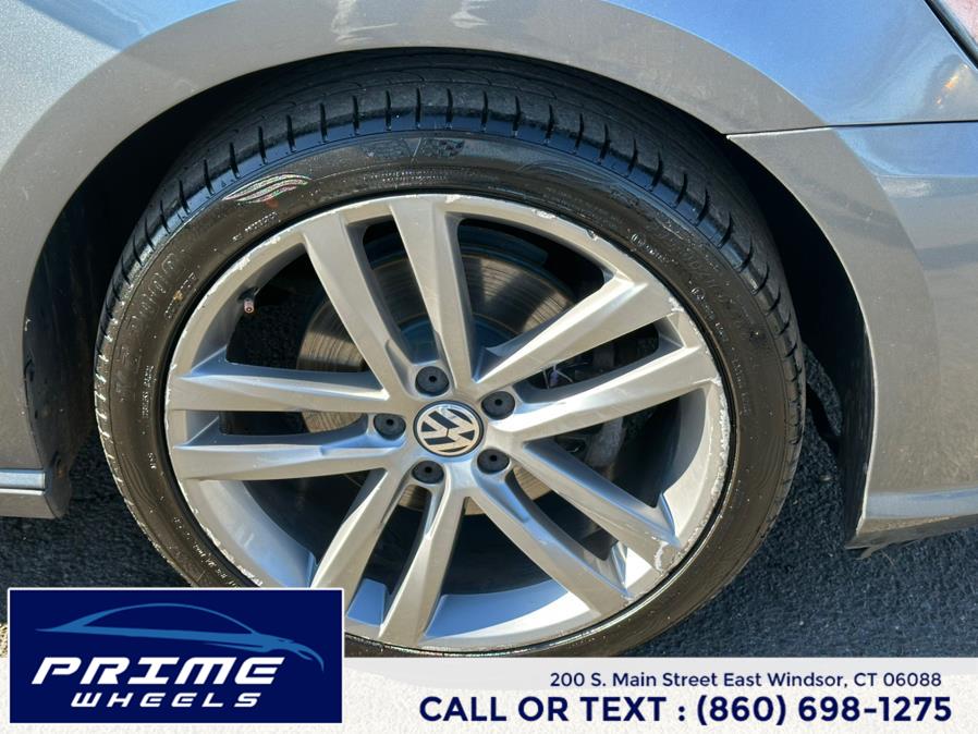 2016 Volkswagen Passat 4dr Sdn 1.8T Auto R-Line PZEV photo