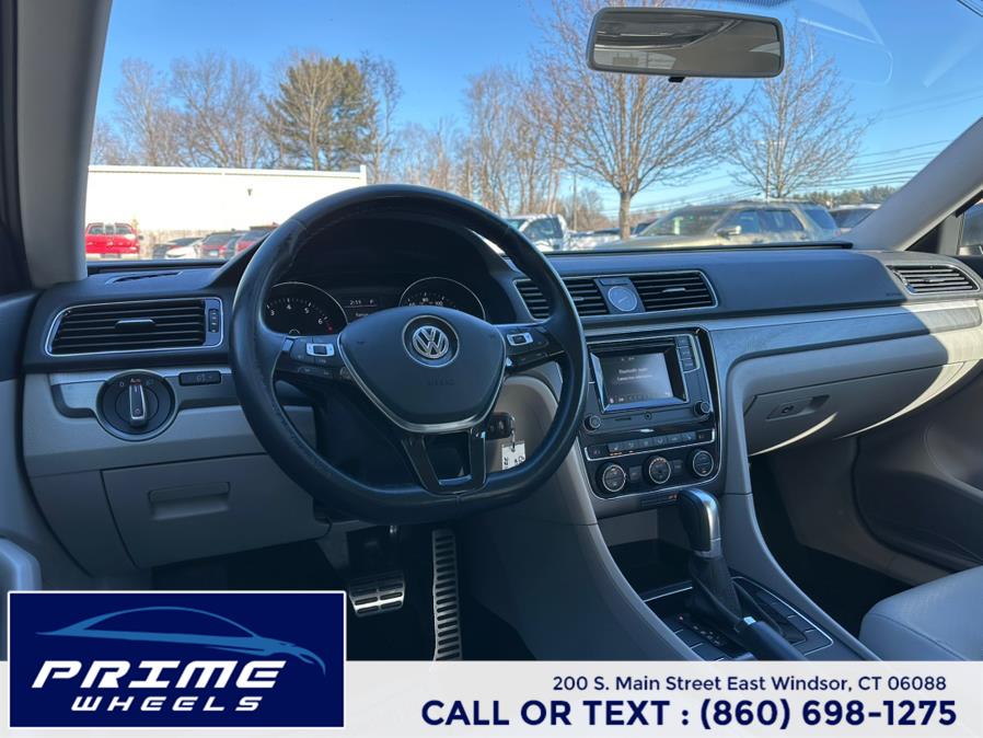 2016 Volkswagen Passat 4dr Sdn 1.8T Auto R-Line PZEV photo