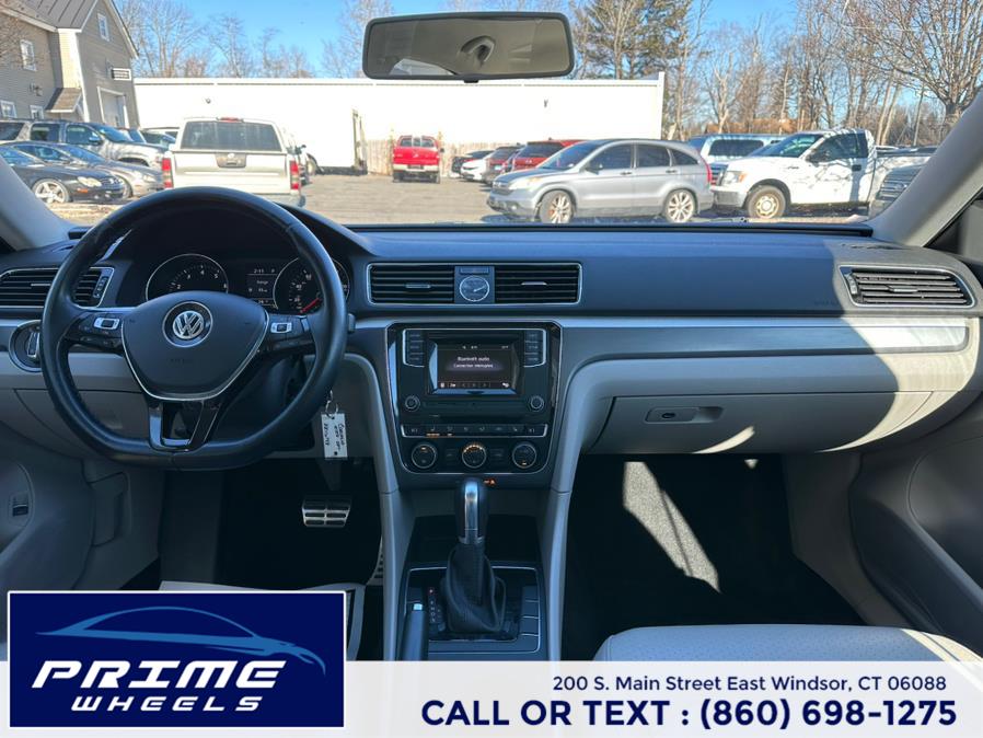 2016 Volkswagen Passat 4dr Sdn 1.8T Auto R-Line PZEV photo