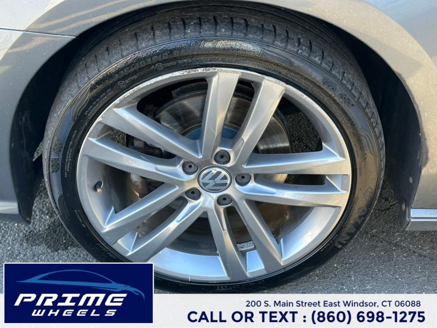 2016 Volkswagen Passat 4dr Sdn 1.8T Auto R-Line PZEV photo
