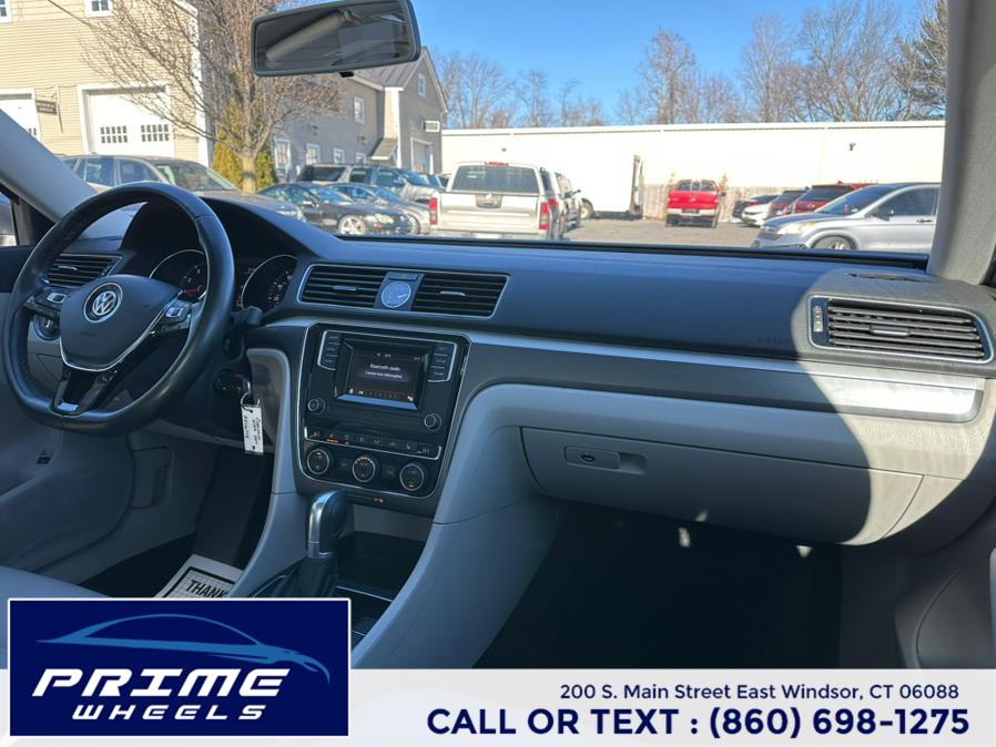 2016 Volkswagen Passat 4dr Sdn 1.8T Auto R-Line PZEV photo