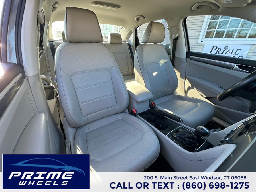 2016 Volkswagen Passat 4dr Sdn 1.8T Auto R-Line PZEV photo