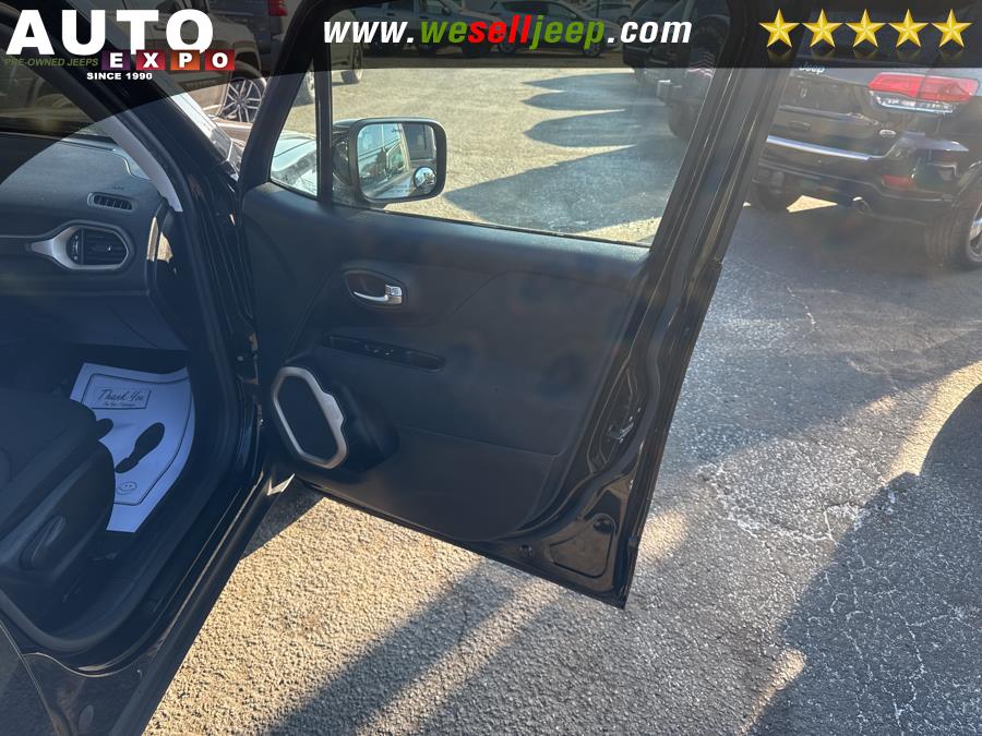 2015 Jeep Renegade 4WD 4dr Latitude photo