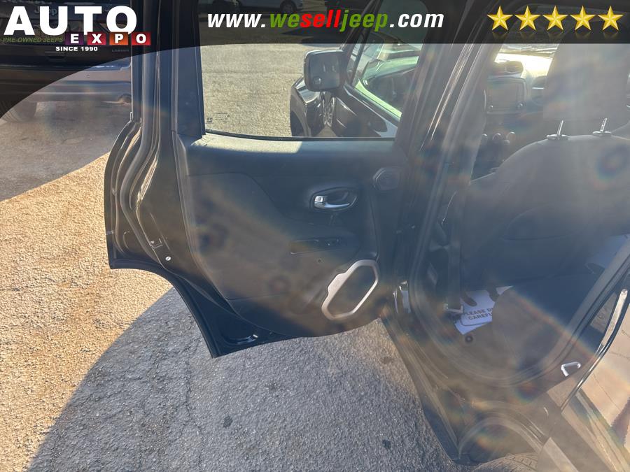 2015 Jeep Renegade 4WD 4dr Latitude photo