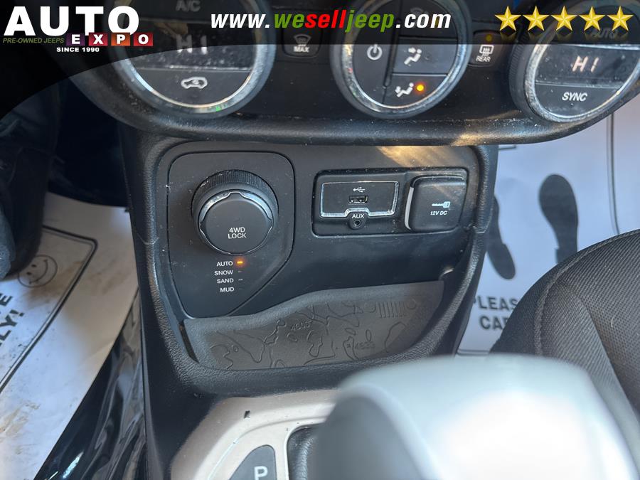 2015 Jeep Renegade 4WD 4dr Latitude photo