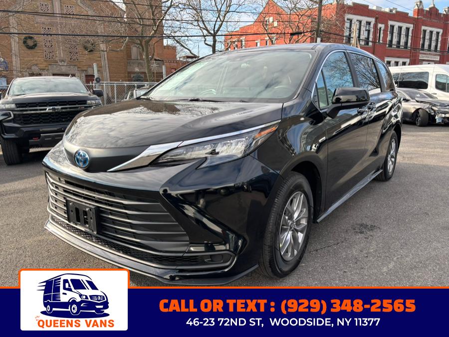 2025 Toyota Sienna LE FWD 8-Passenger (Natl) photo