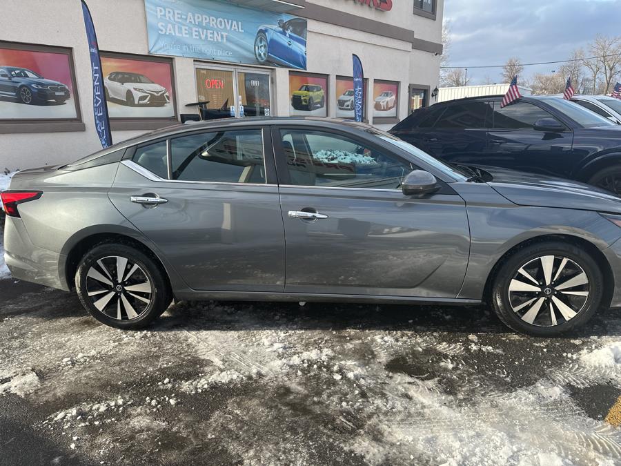 2022 Nissan Altima 2.5 SV photo
