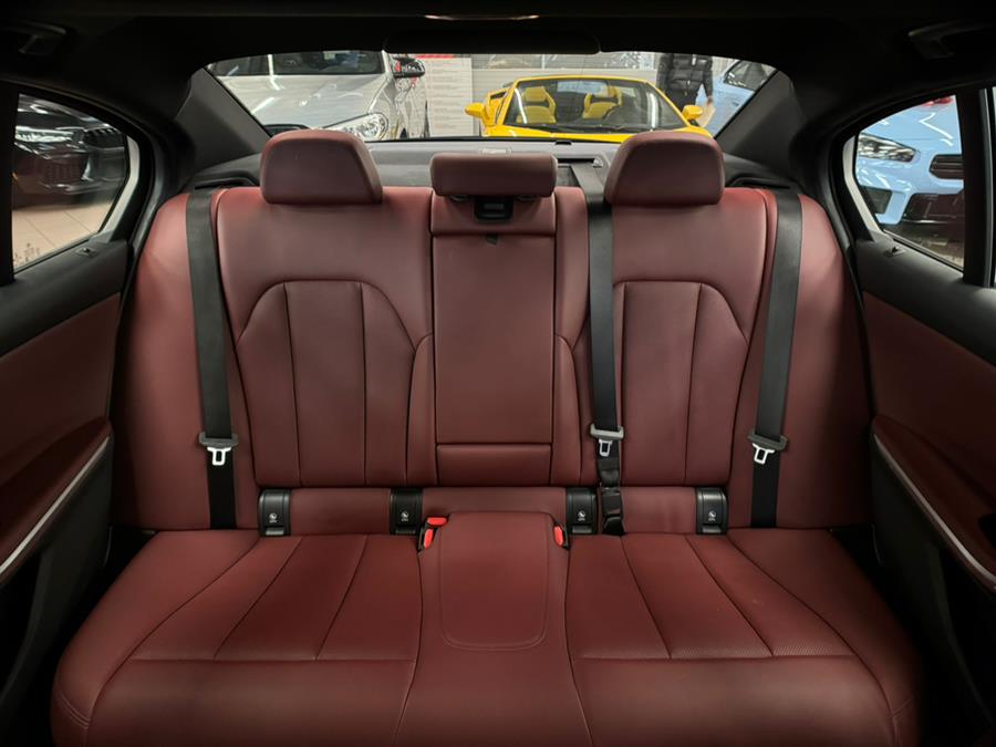 2022 BMW 3-Series 330i xDrive Sedan North Americ photo