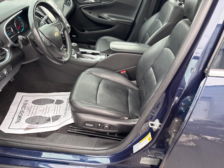 2016 Chevrolet Malibu 4dr Sdn LT w/1LT photo