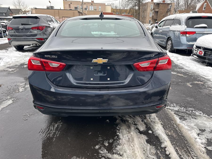 2016 Chevrolet Malibu 4dr Sdn LT w/1LT photo