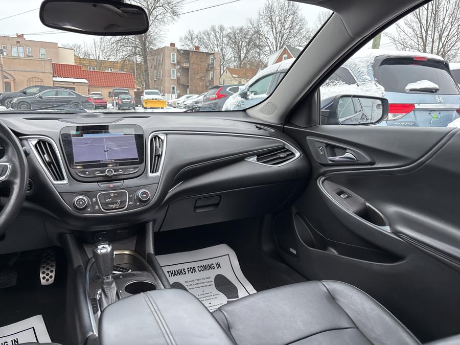 2016 Chevrolet Malibu 4dr Sdn LT w/1LT photo