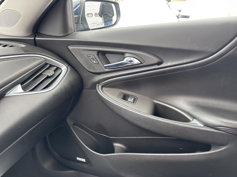 2016 Chevrolet Malibu 4dr Sdn LT w/1LT photo