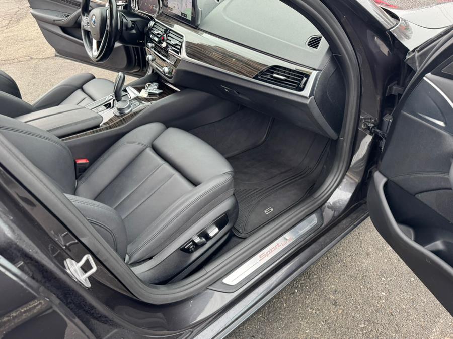 2017 BMW 5-Series 530i xDrive Sedan photo