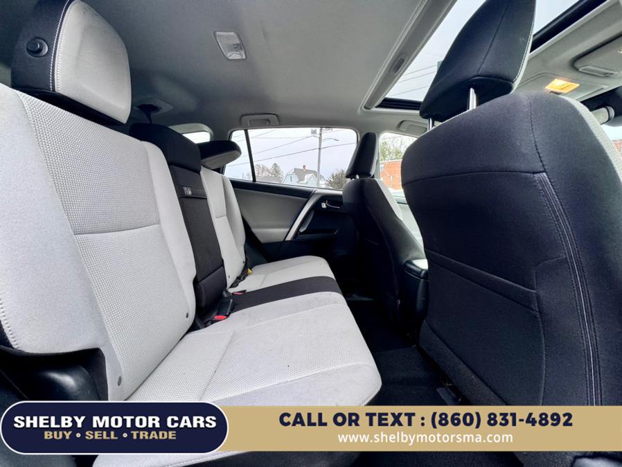 2017 Toyota RAV4 Hybrid XLE AWD (Natl) photo