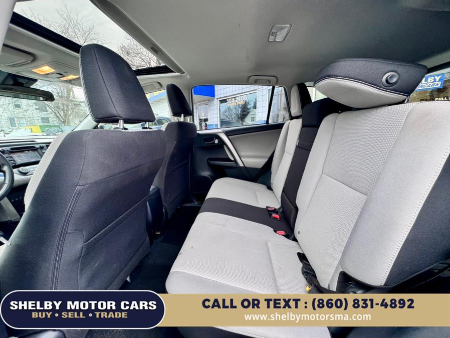 2017 Toyota RAV4 Hybrid XLE AWD (Natl) photo