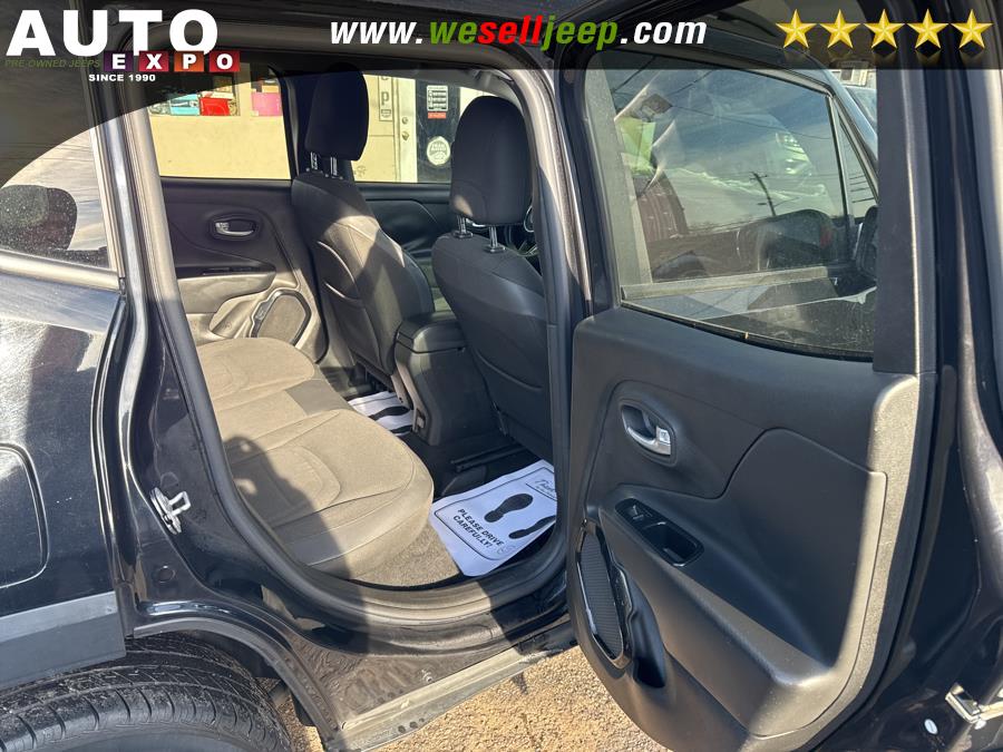 2016 Jeep Renegade 4WD 4dr Latitude photo