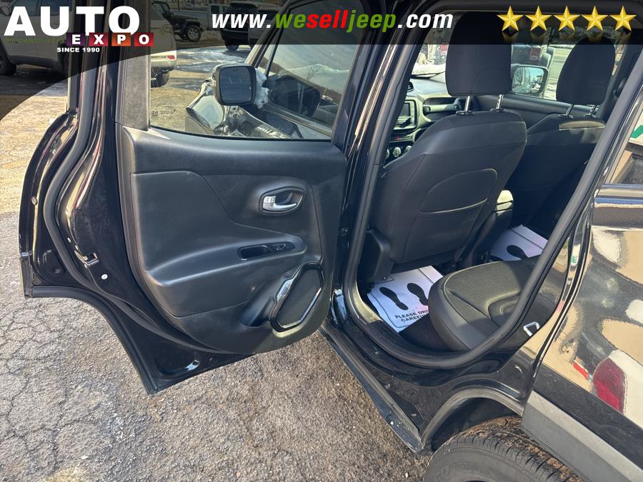 2016 Jeep Renegade 4WD 4dr Latitude photo