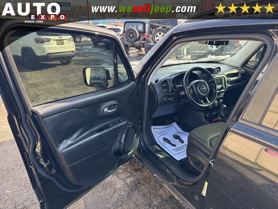 2016 Jeep Renegade 4WD 4dr Latitude photo