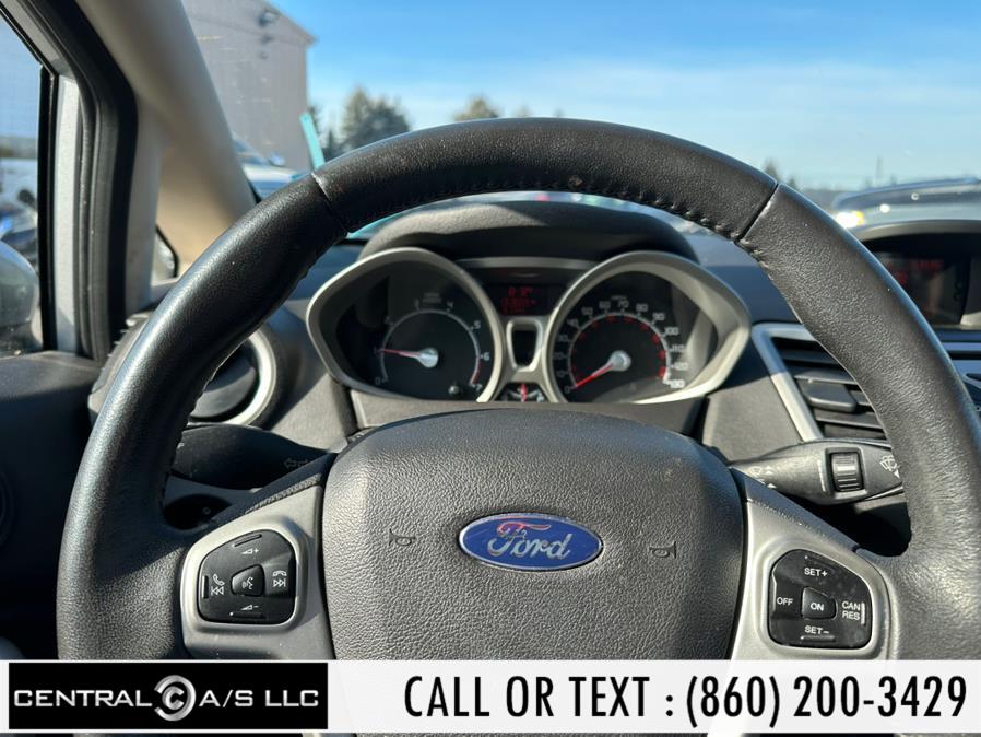 2013 Ford Fiesta SE photo