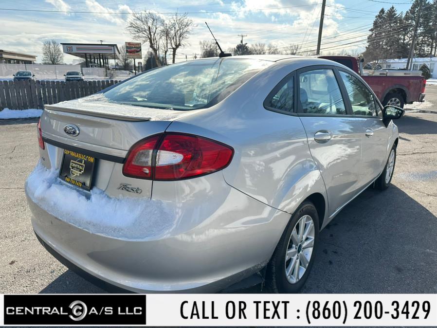 2013 Ford Fiesta SE photo