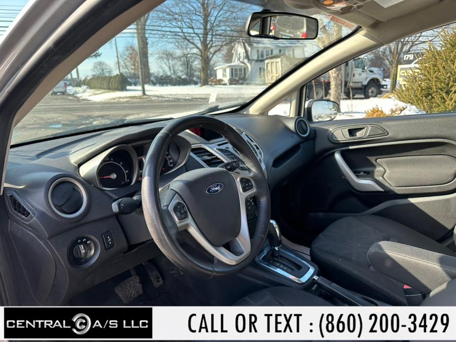 2013 Ford Fiesta SE photo