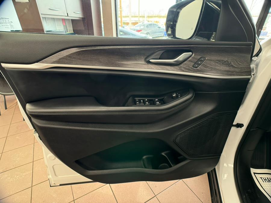 2023 Jeep Grand Cherokee Limited 4x4 photo