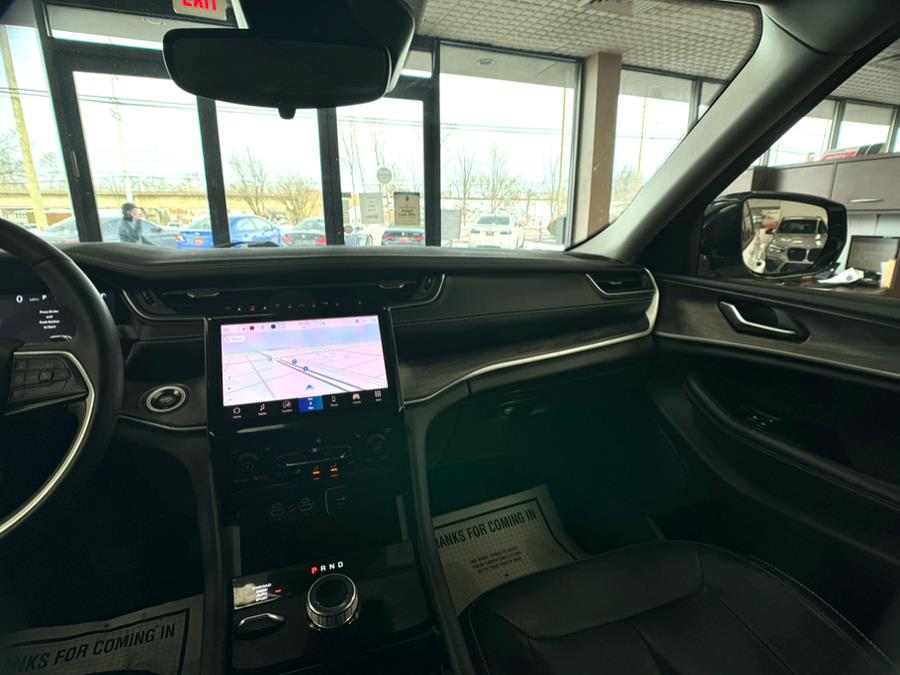 2023 Jeep Grand Cherokee Limited 4x4 photo