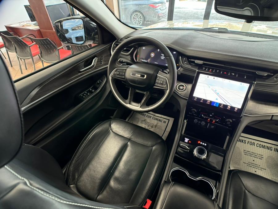 2023 Jeep Grand Cherokee Limited 4x4 photo
