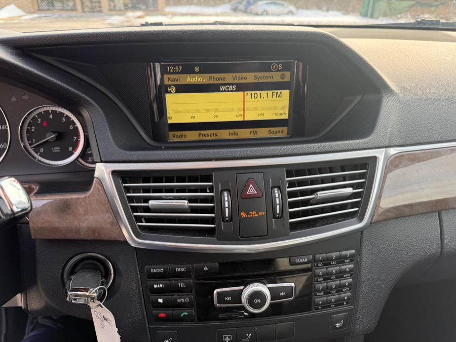 2012 Mercedes-Benz E-Class E350 Luxury photo