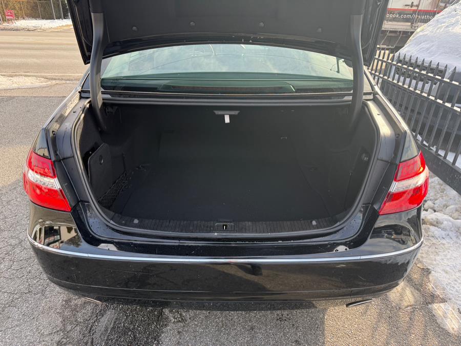 2012 Mercedes-Benz E-Class E350 Luxury photo