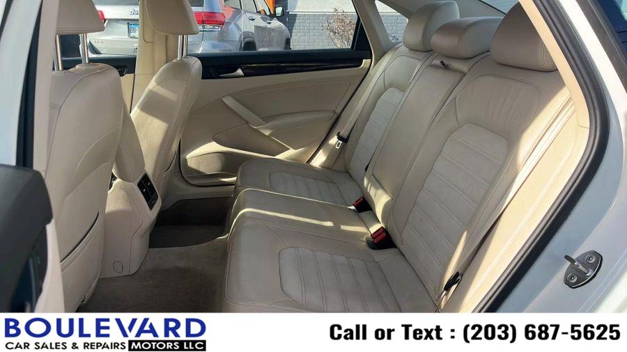 2015 Volkswagen Passat V6 SEL Premium Sedan 4D photo